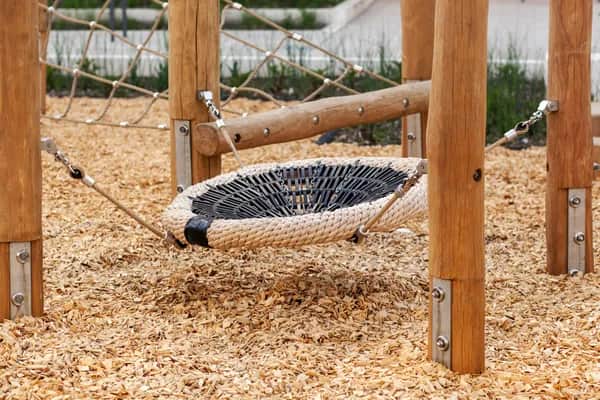 Fallschutzhackgut für Spielplätze – TÜV-zertifiziert